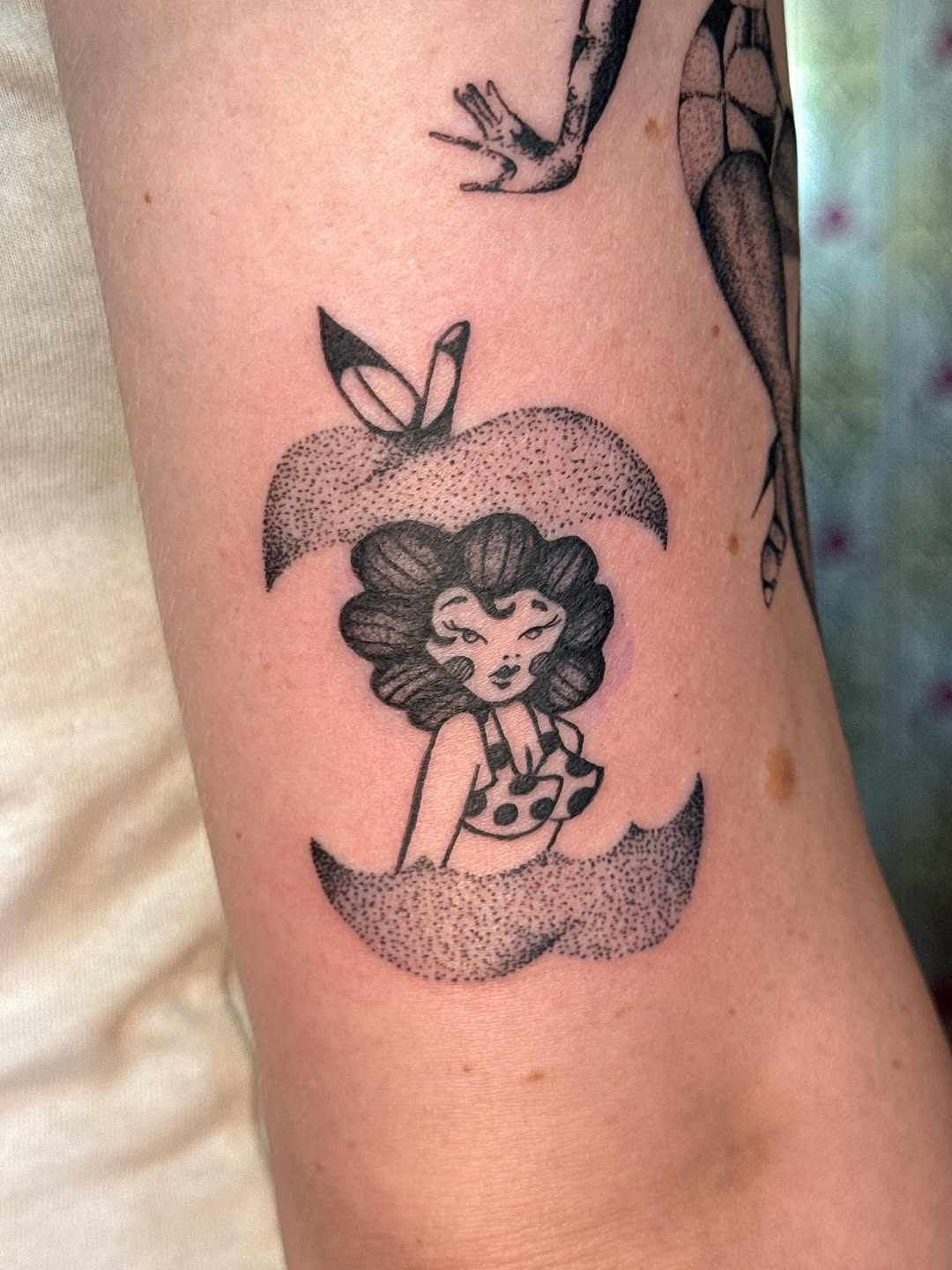 Tattoo by @_jackiesque โ dotwork