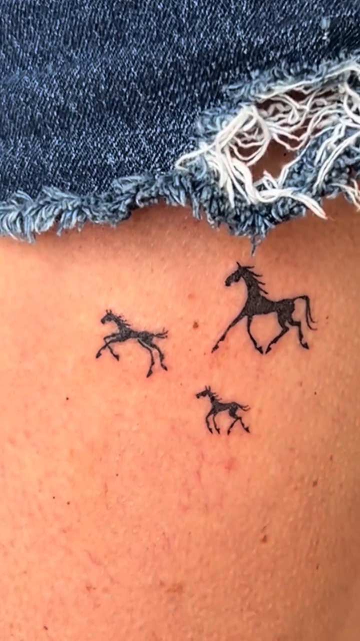 Tattoo by @nicoletty_ — minimalist