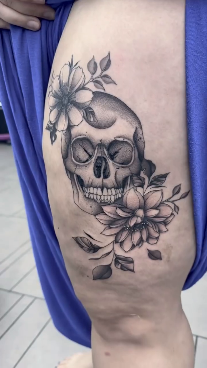 Tattoo by @lamour.tattoos — black_and_grey, illustrative