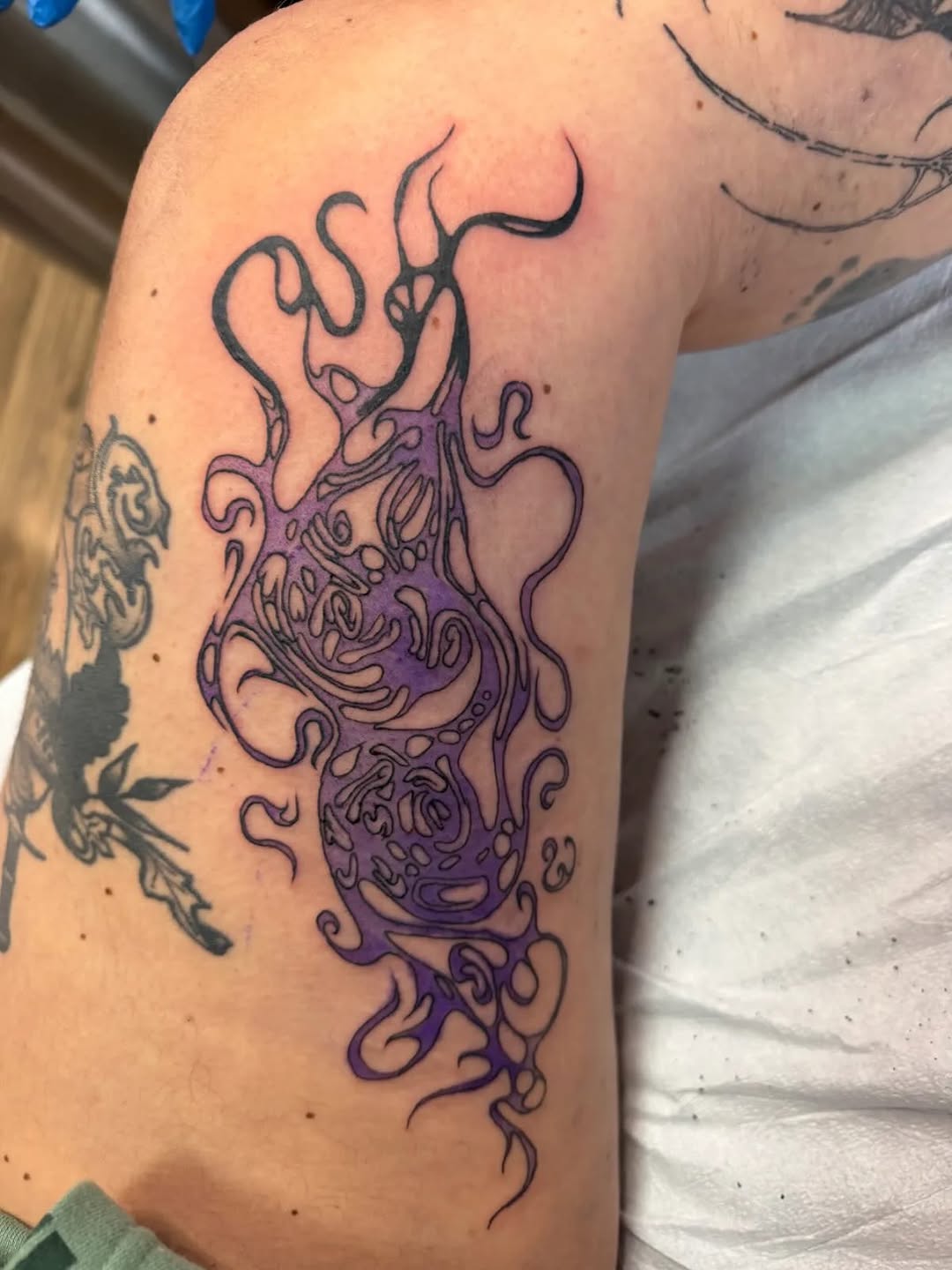 Tattoo by @lifeiscitrus — blackwork