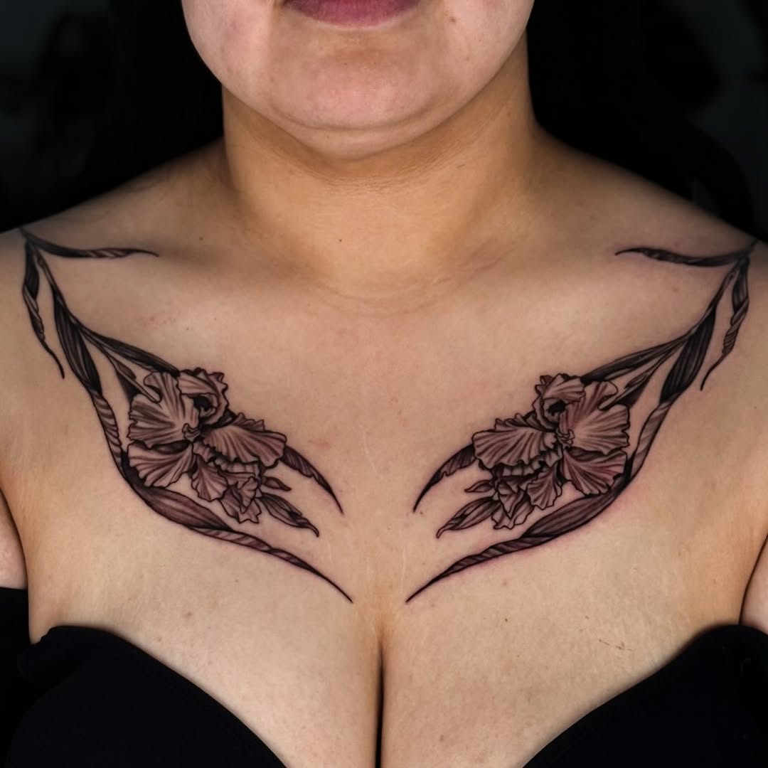 Tattoo by @chelaarte — black_and_grey