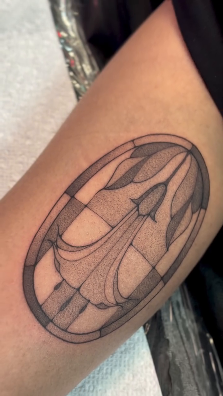 Tattoo by @victorialamorte — black_and_grey