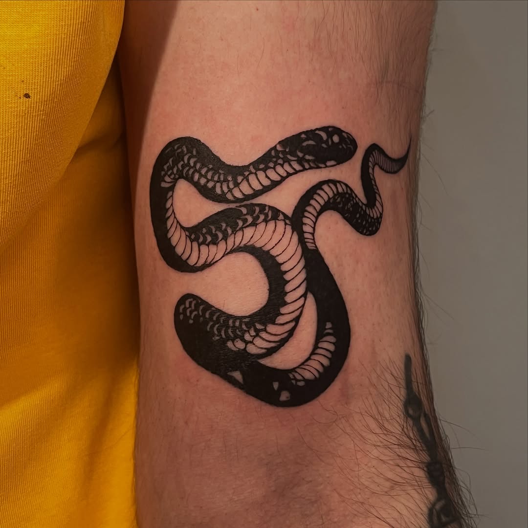 Tattoo by @woojae_tt — blackwork, illustrative