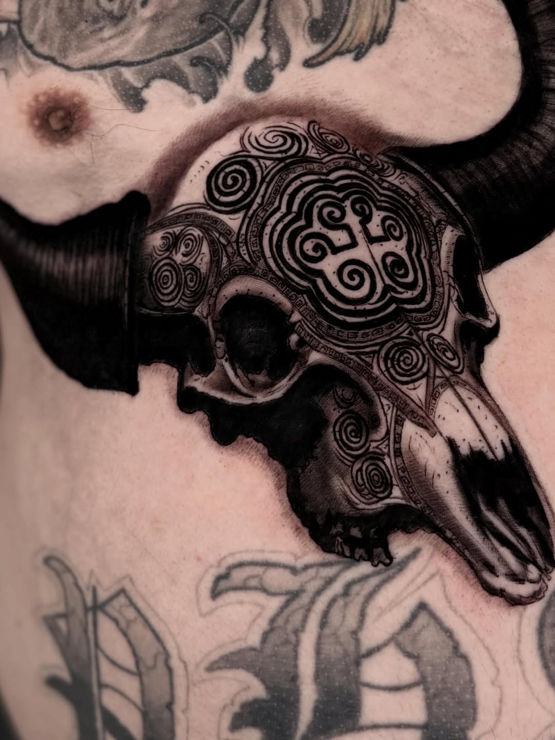 Tattoo by @iddy_sdt — blackwork, illustrative