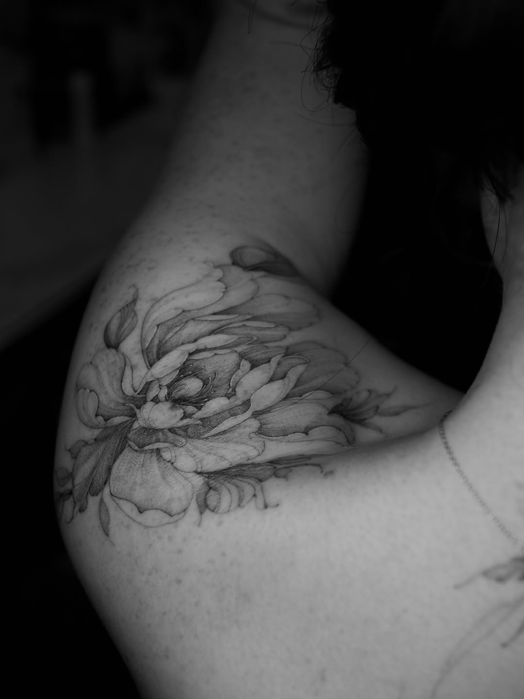 Tattoo by @vxn.ink — black_and_grey, illustrative