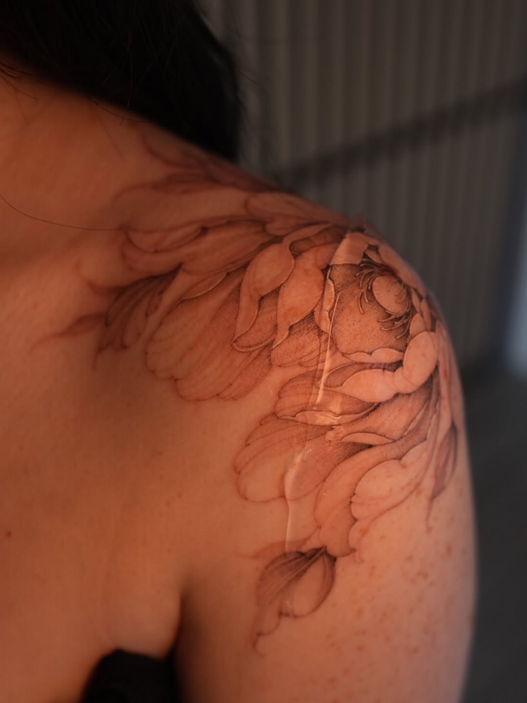 Tattoo by @vxn.ink — black_and_grey, illustrative