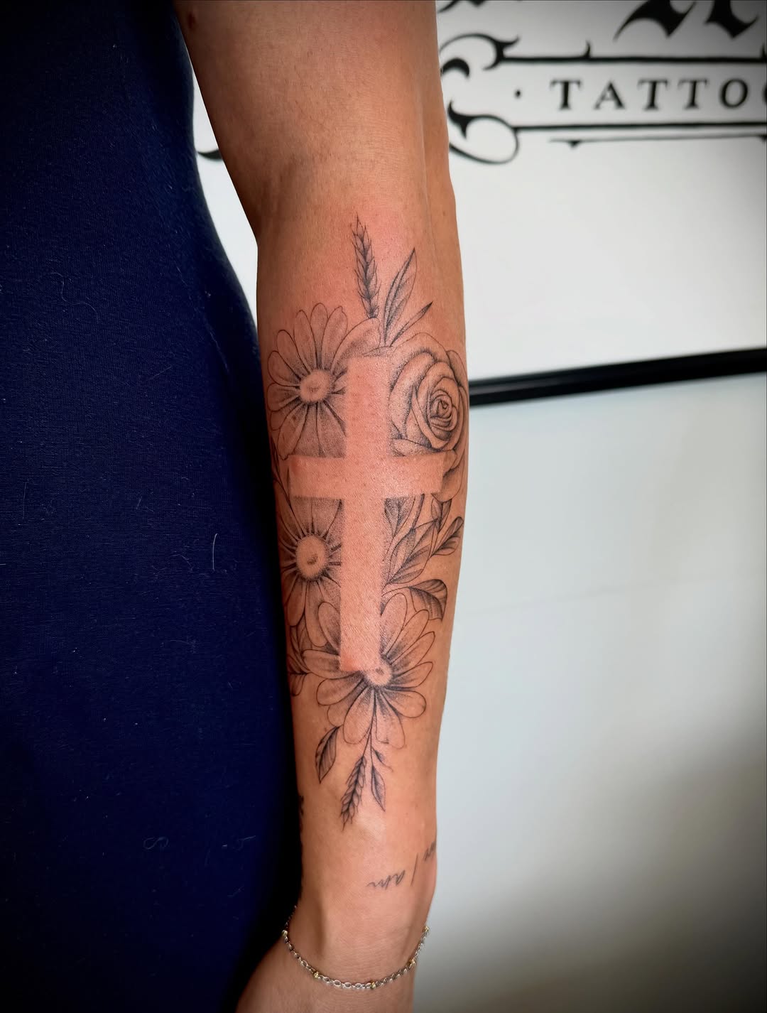 Tattoo by @robincandraw — fine_line