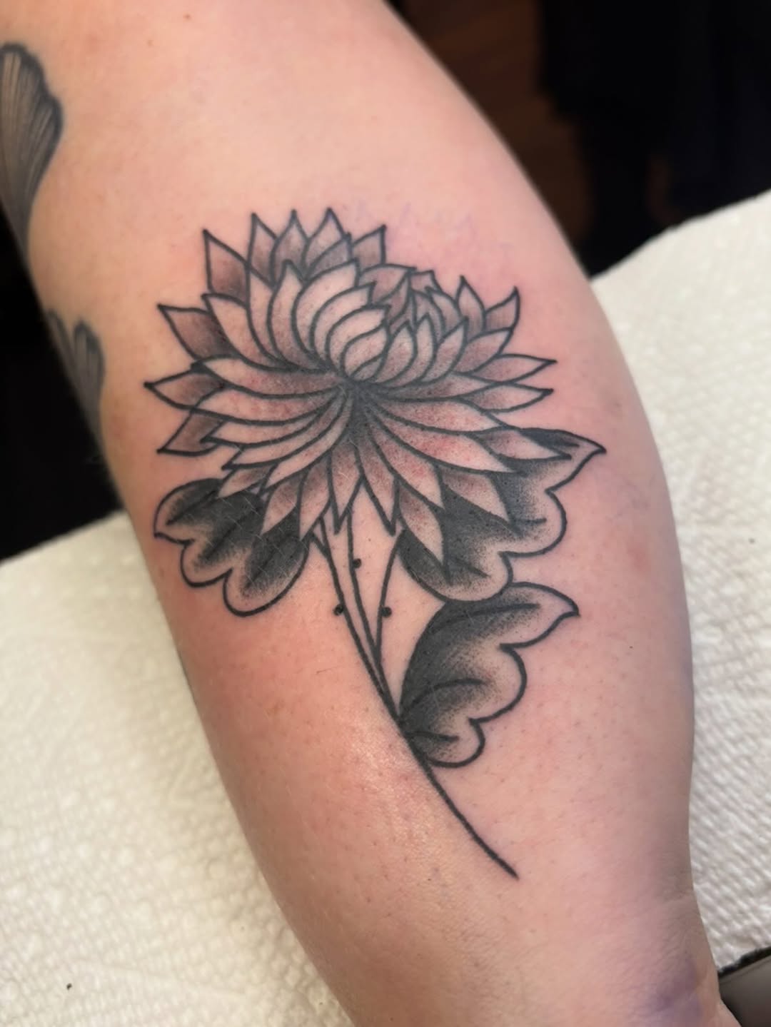 Tattoo by @daytonskuse — black_and_grey
