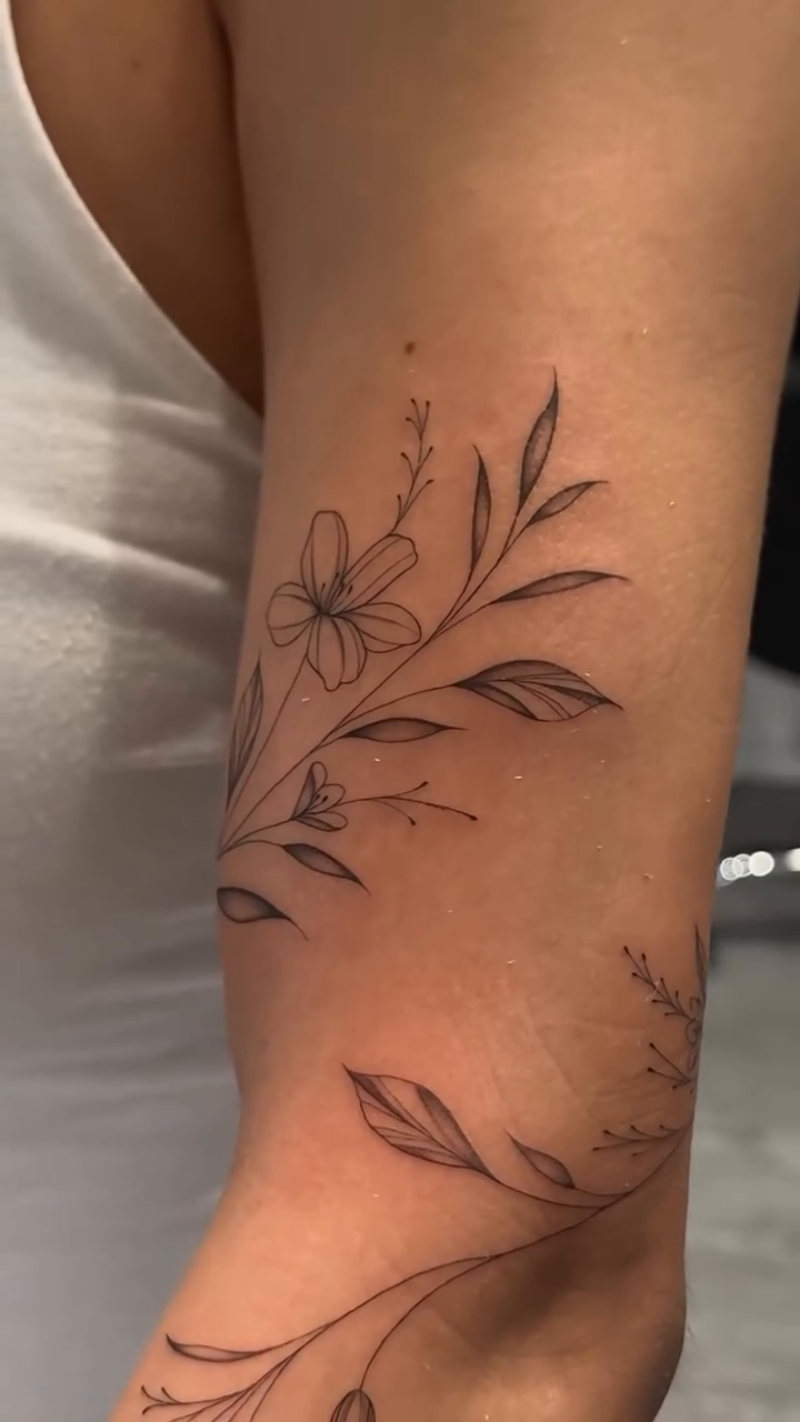 Tattoo by @heynicetatt โ fine_line, illustrative