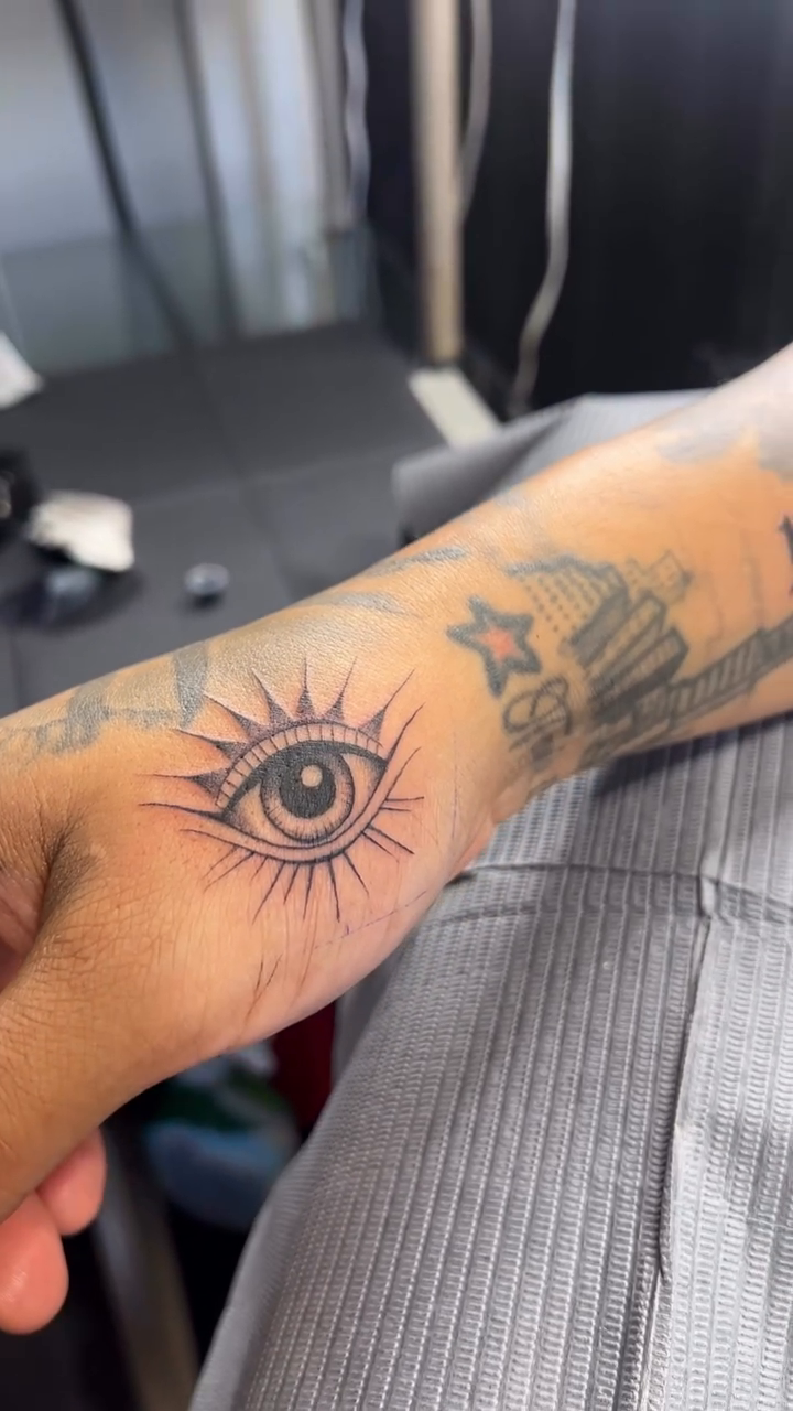 Tattoo by @anac.ttt — fine_line, black_and_grey