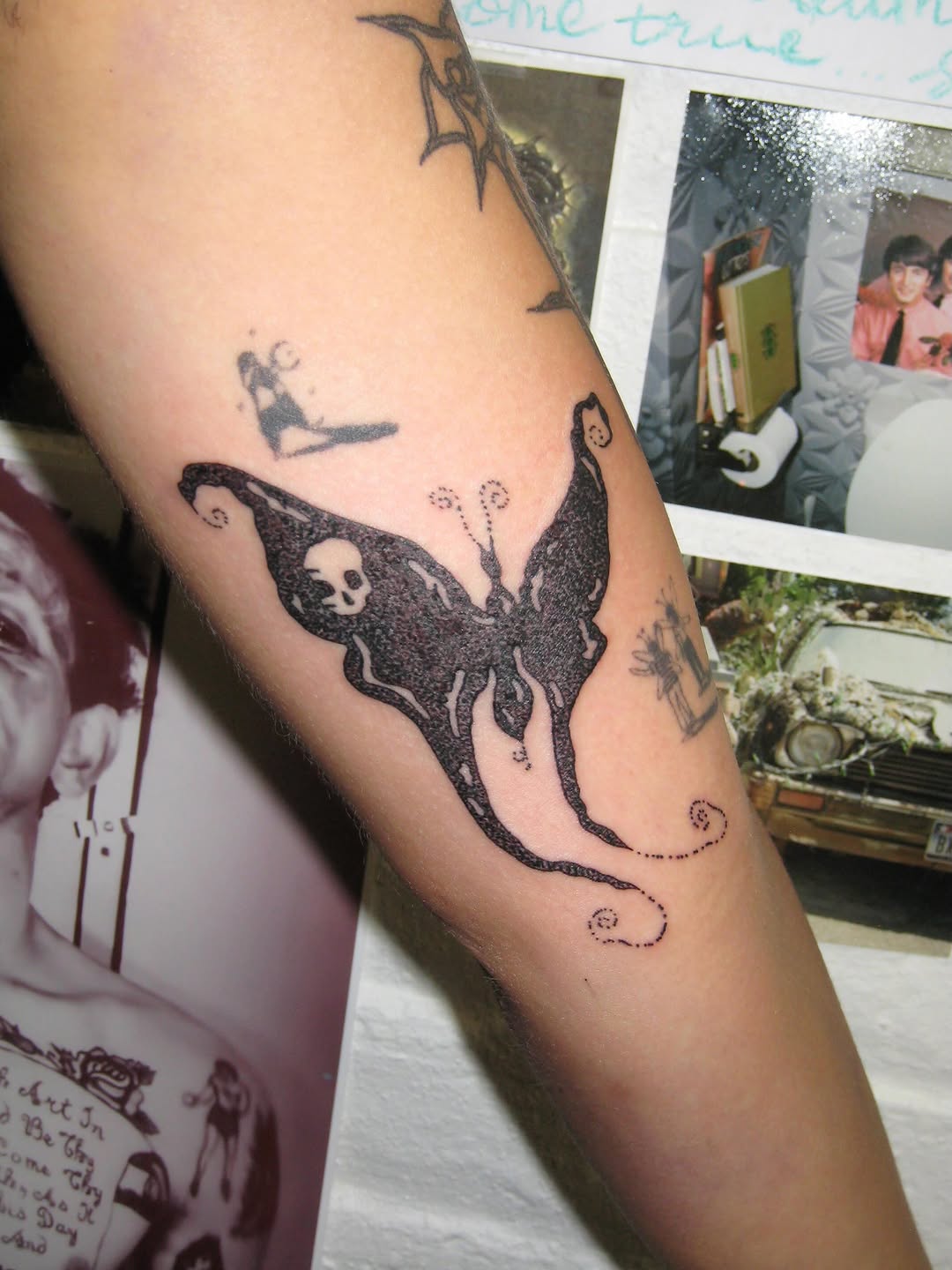 Tattoo by @whatisheavenlike — blackwork