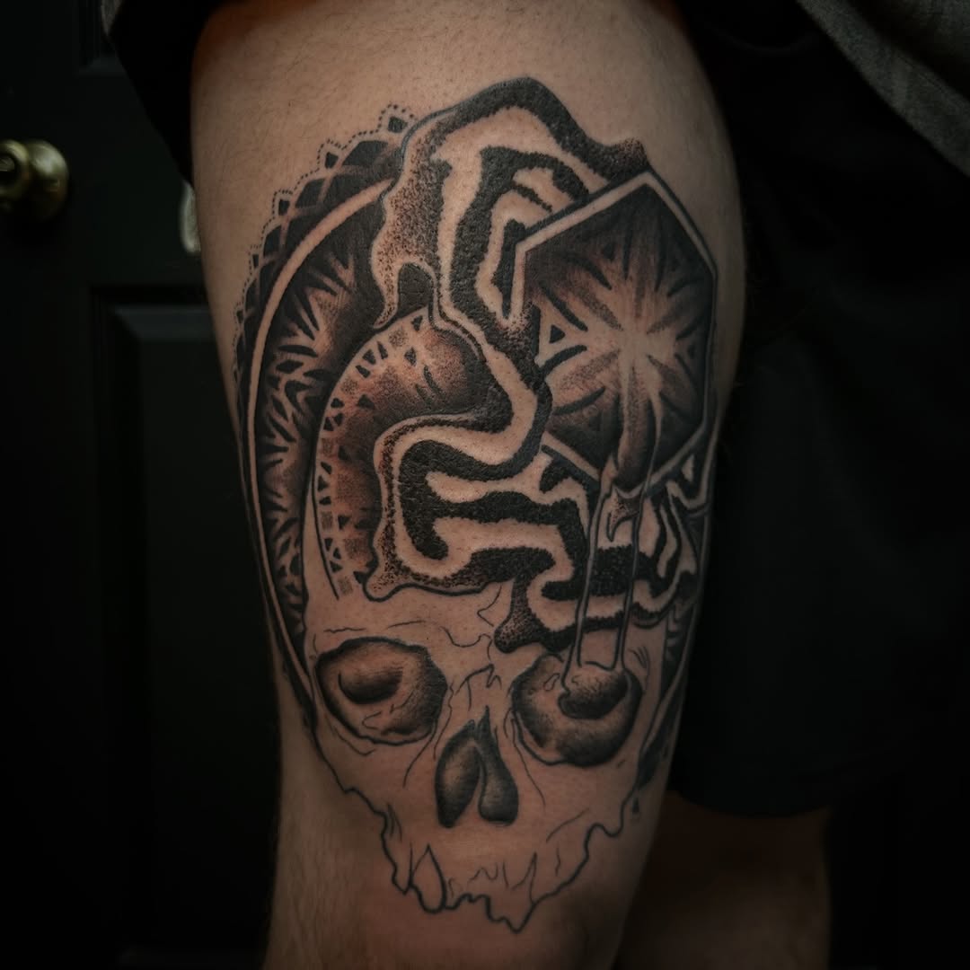Tattoo by @_tfrow — black_and_grey, geometric