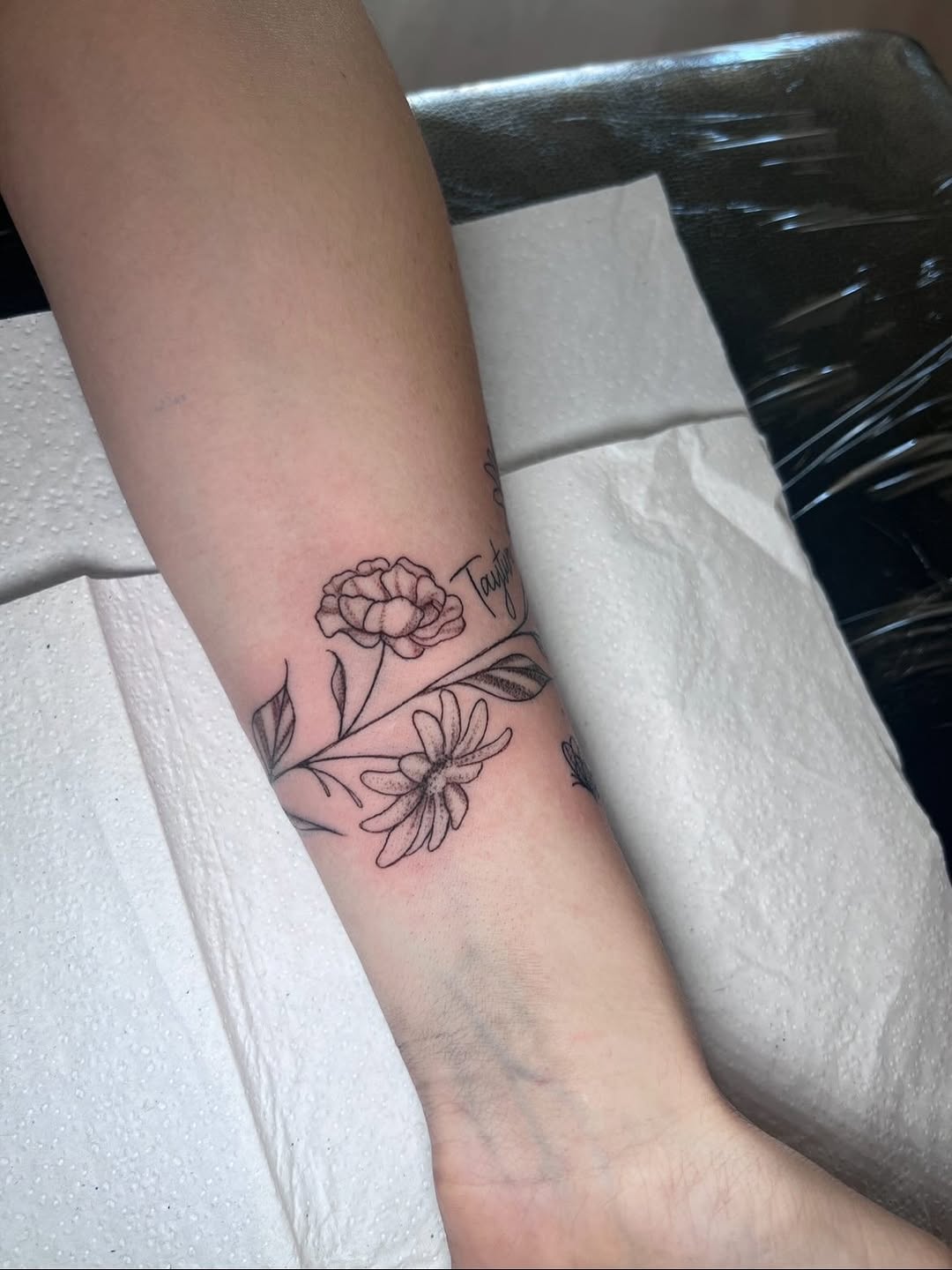 Tattoo by @rachelsolidarios β fine_line