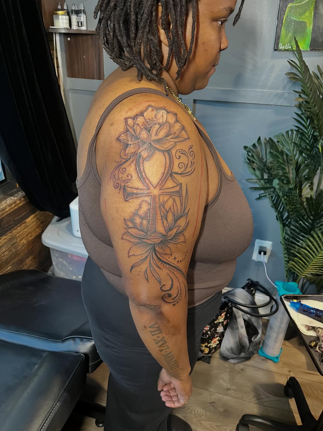 Tattoo by @spicymvstardd — black_and_grey