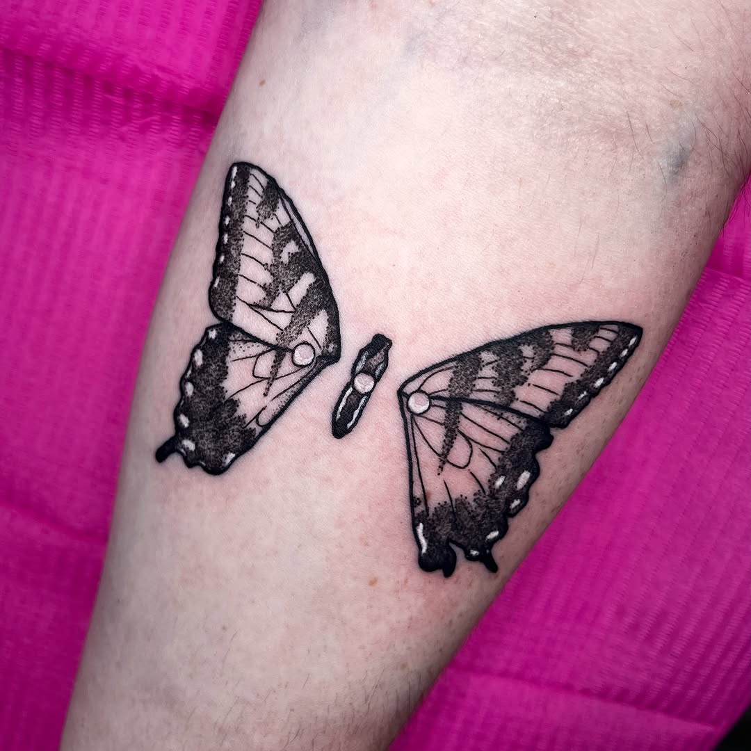 Tattoo by @lovefooltattoos — black_and_grey