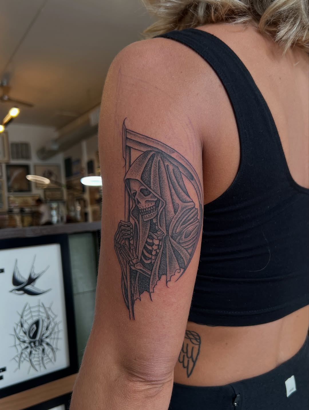 Tattoo by @syrenbier — black_and_grey, illustrative