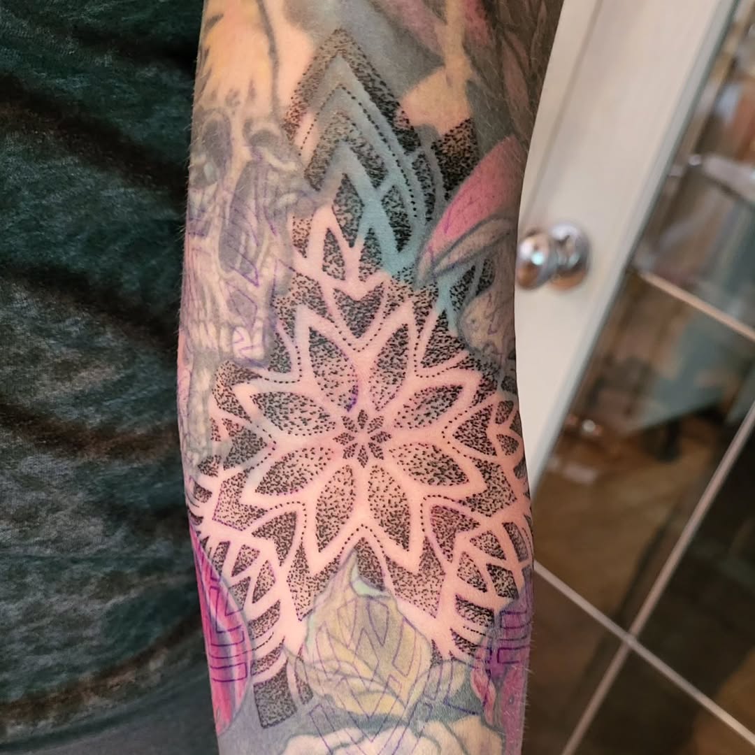 Tattoo by @ele_tattoos — dotwork, geometric