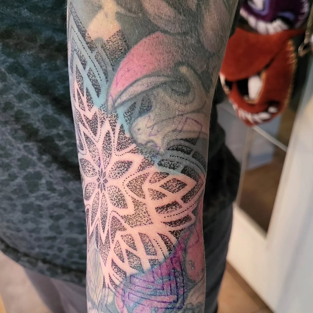 Tattoo by @ele_tattoos — dotwork, geometric