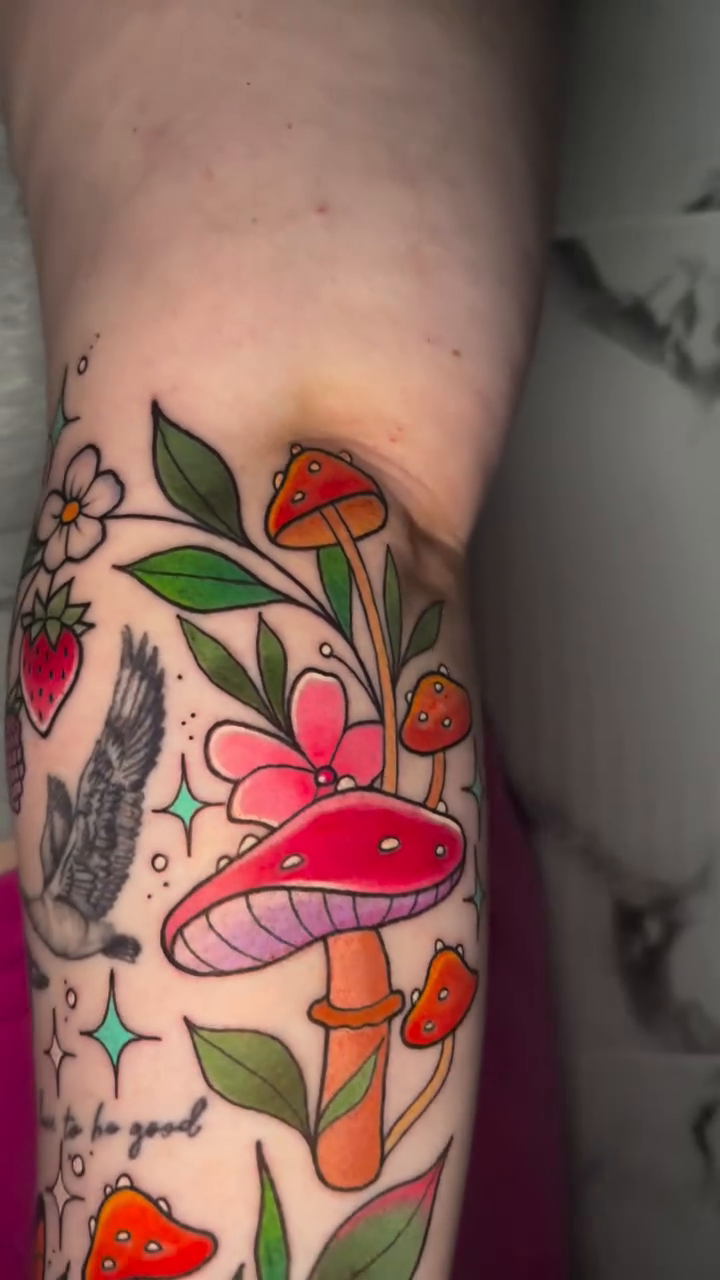 Tattoo by @xxhoneyxdripxx — new_school