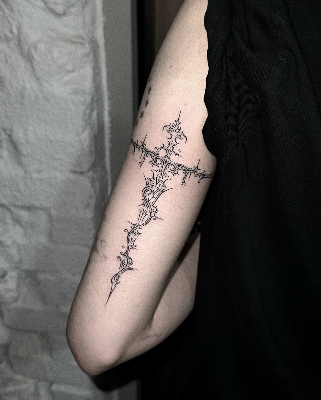 Tattoo by @kamio.ttt — fine_line, ornamental