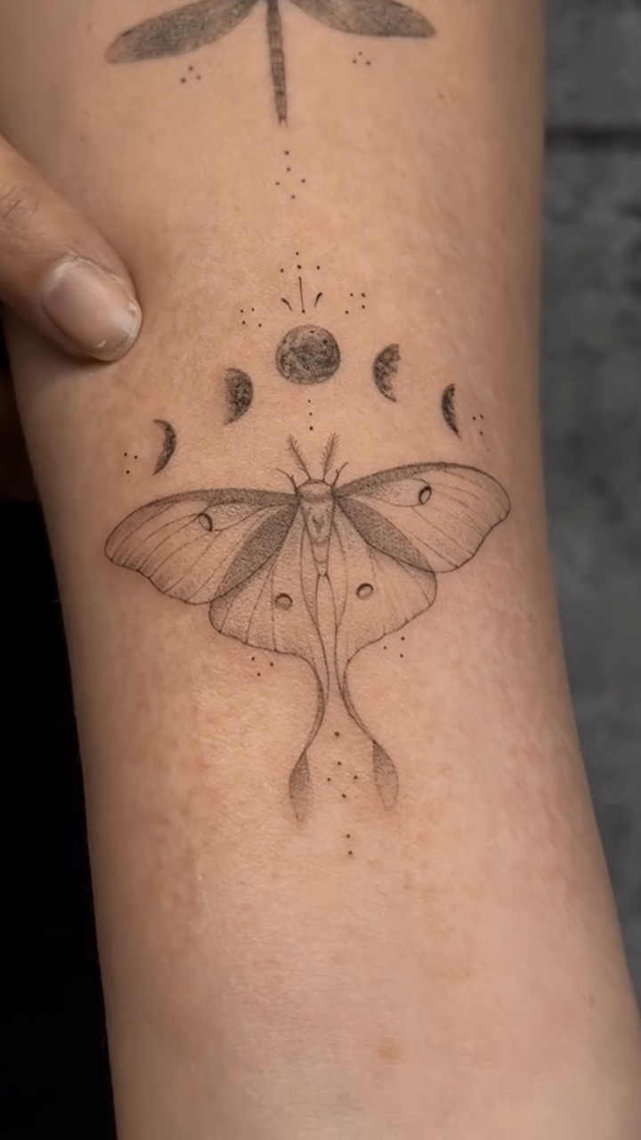 Tattoo by @alina.tattoo.ink — fine_line, minimalist