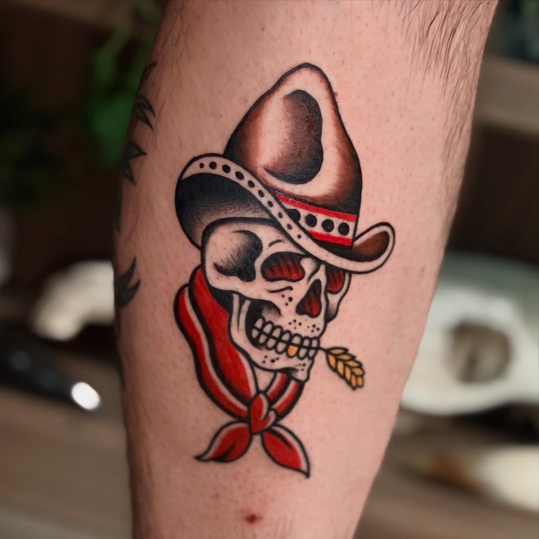 Tattoo by @fleurnoirestudio โ american_traditional