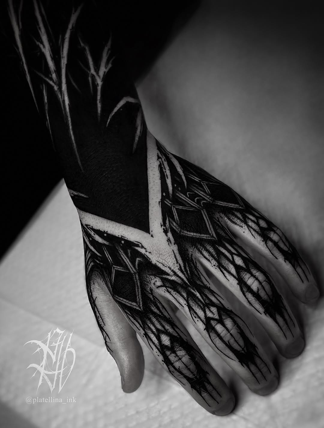 Tattoo by @platellina_ink — blackwork