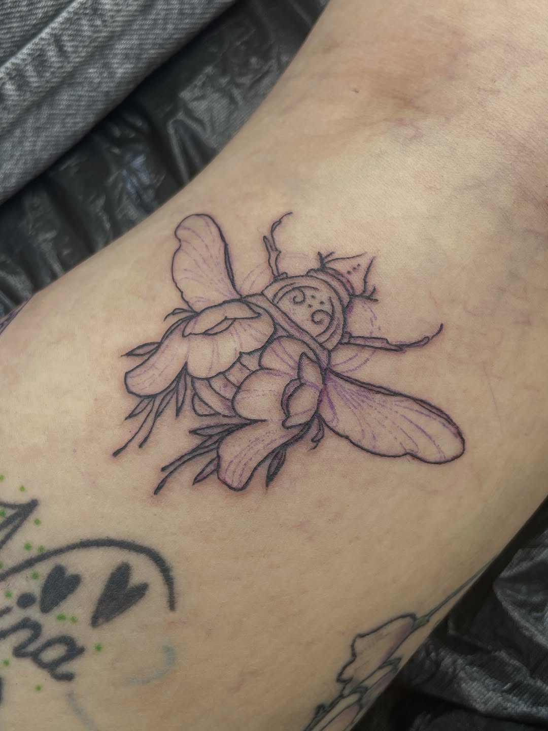 Tattoo by @amber_noir_tattoo โ fine_line