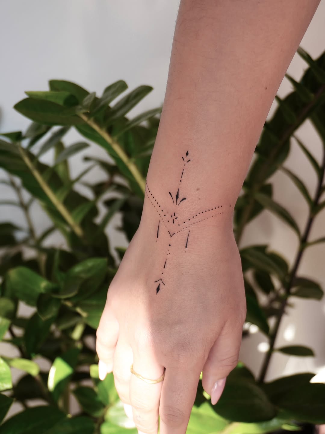 Tattoo by @ayalas._.ink — fine_line, geometric