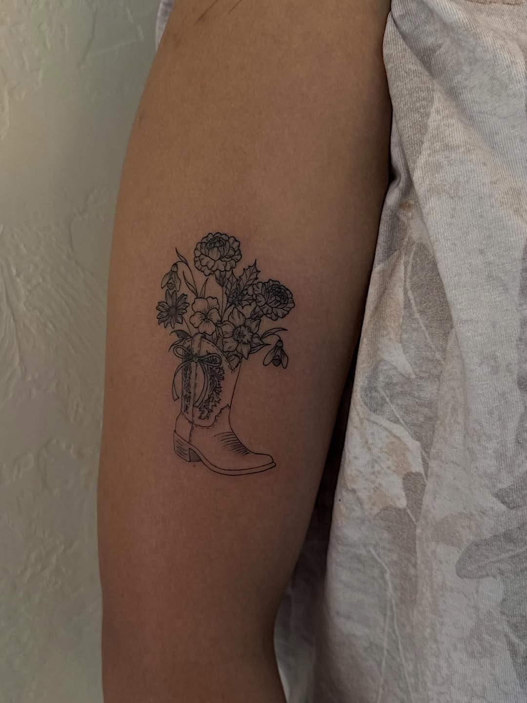 Tattoo by @bohemycollective — fine_line, illustrative