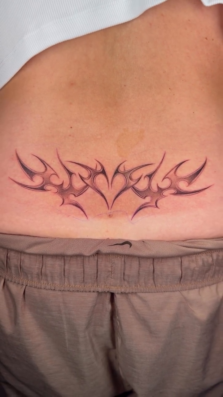 Tattoo by @melanytattoos — black_and_grey