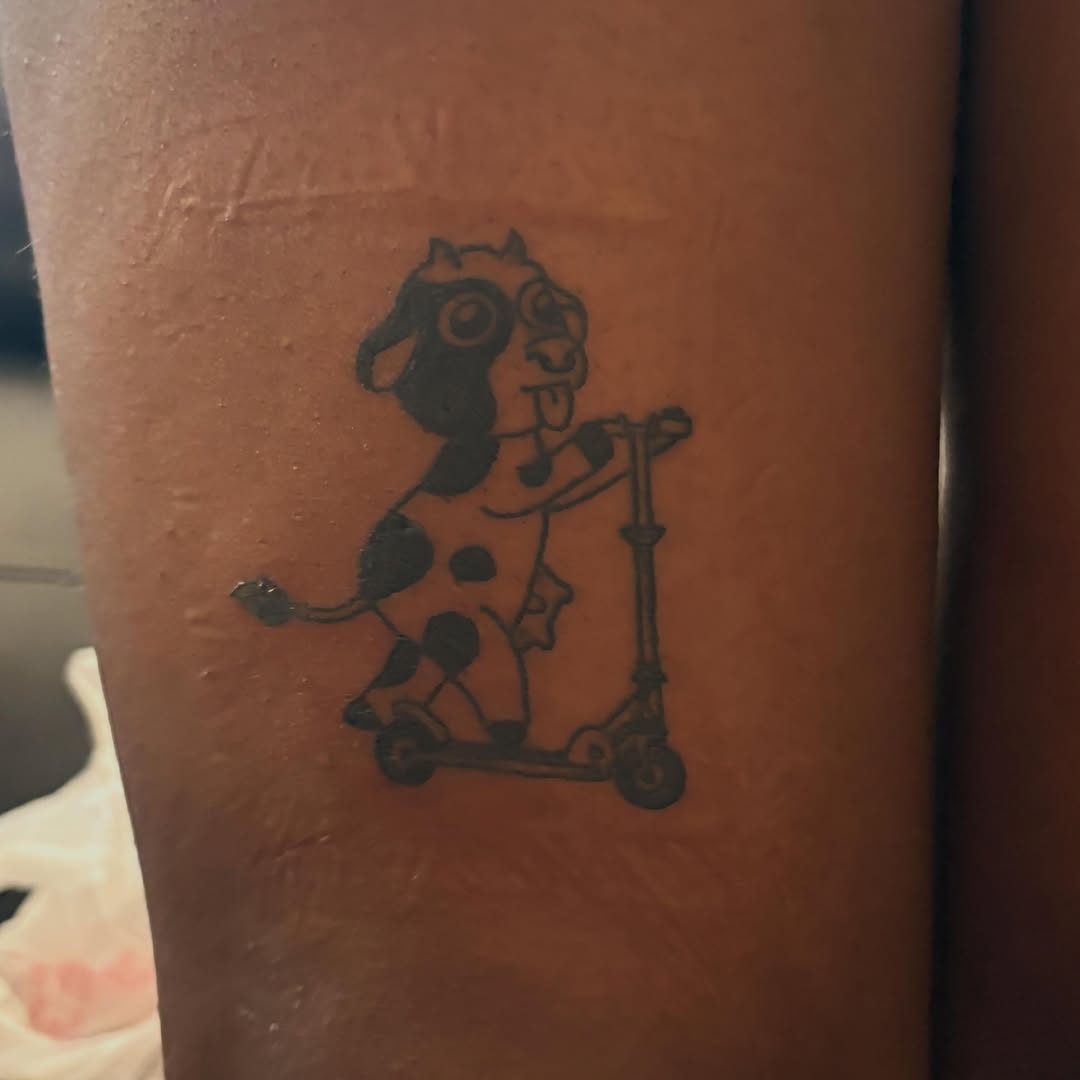 Tattoo by @oddn3n3 — illustrative