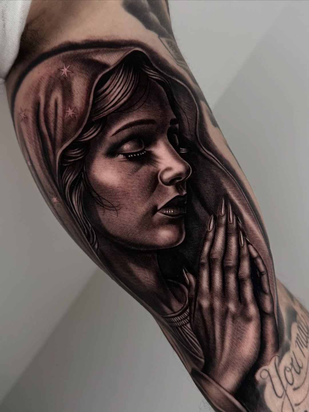 Tattoo by @fernxndojrtatts — realism, black_and_grey