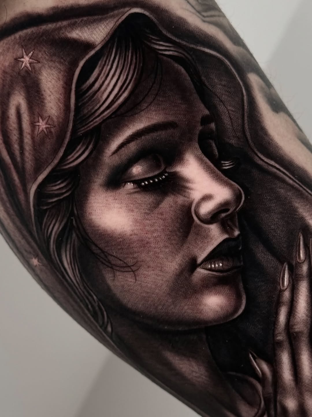 Tattoo by @fernxndojrtatts — realism, black_and_grey