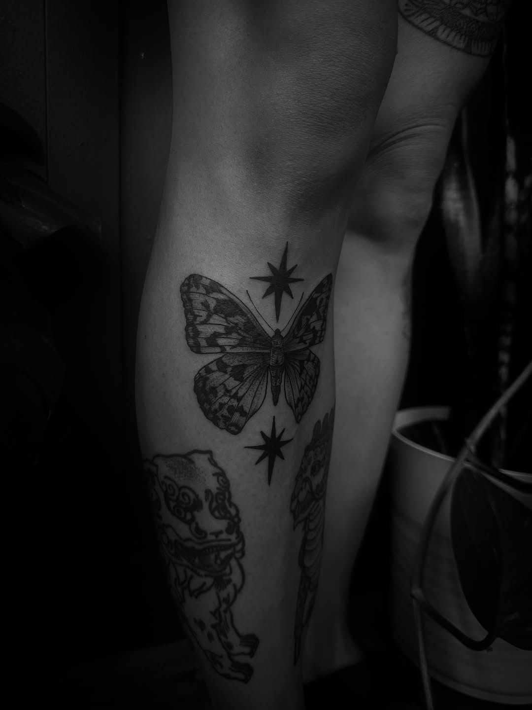 Tattoo by @desireedisarraytattoo — illustrative, black_and_grey