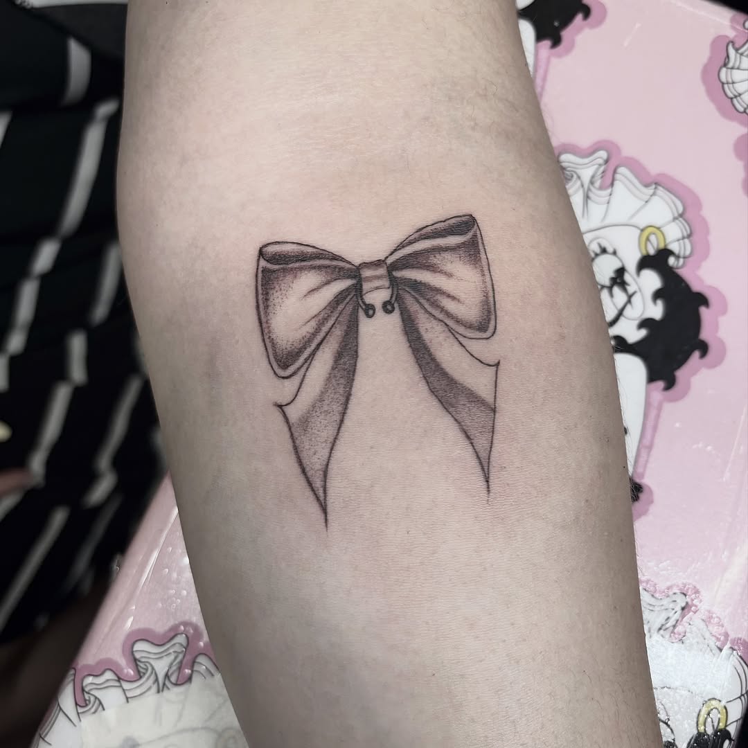 Tattoo by @loopytatz — fine_line