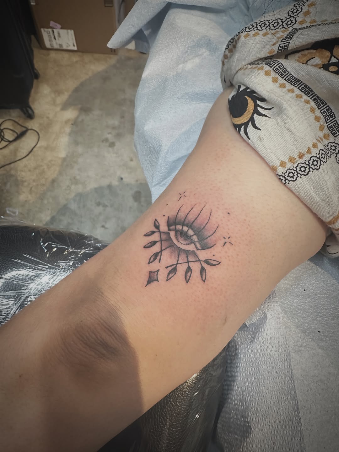 Tattoo by @luisamarigold — illustrative, fine_line