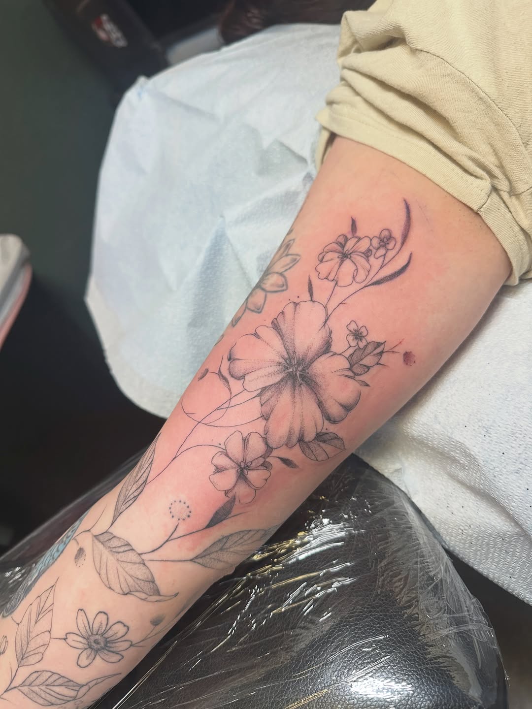 Tattoo by @luisamarigold — illustrative, fine_line