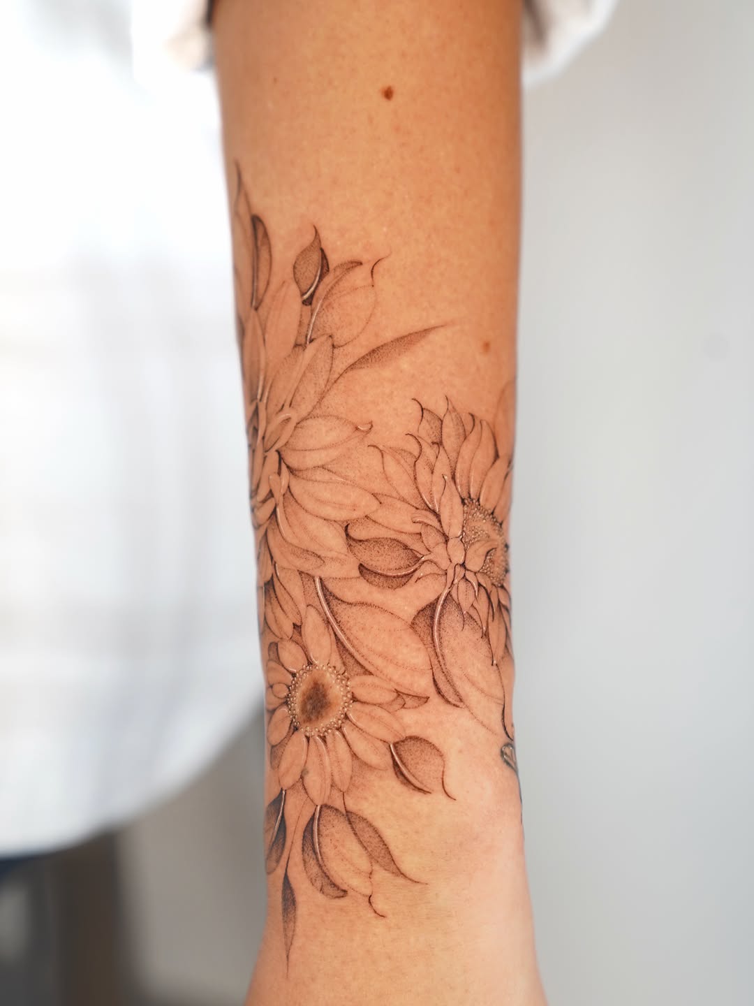 Tattoo by @belfernandezink โ fine_line, dotwork
