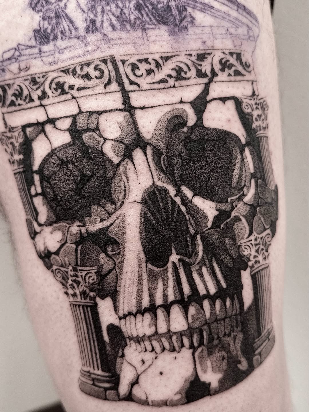 Tattoo by @lissfoxy β blackwork
