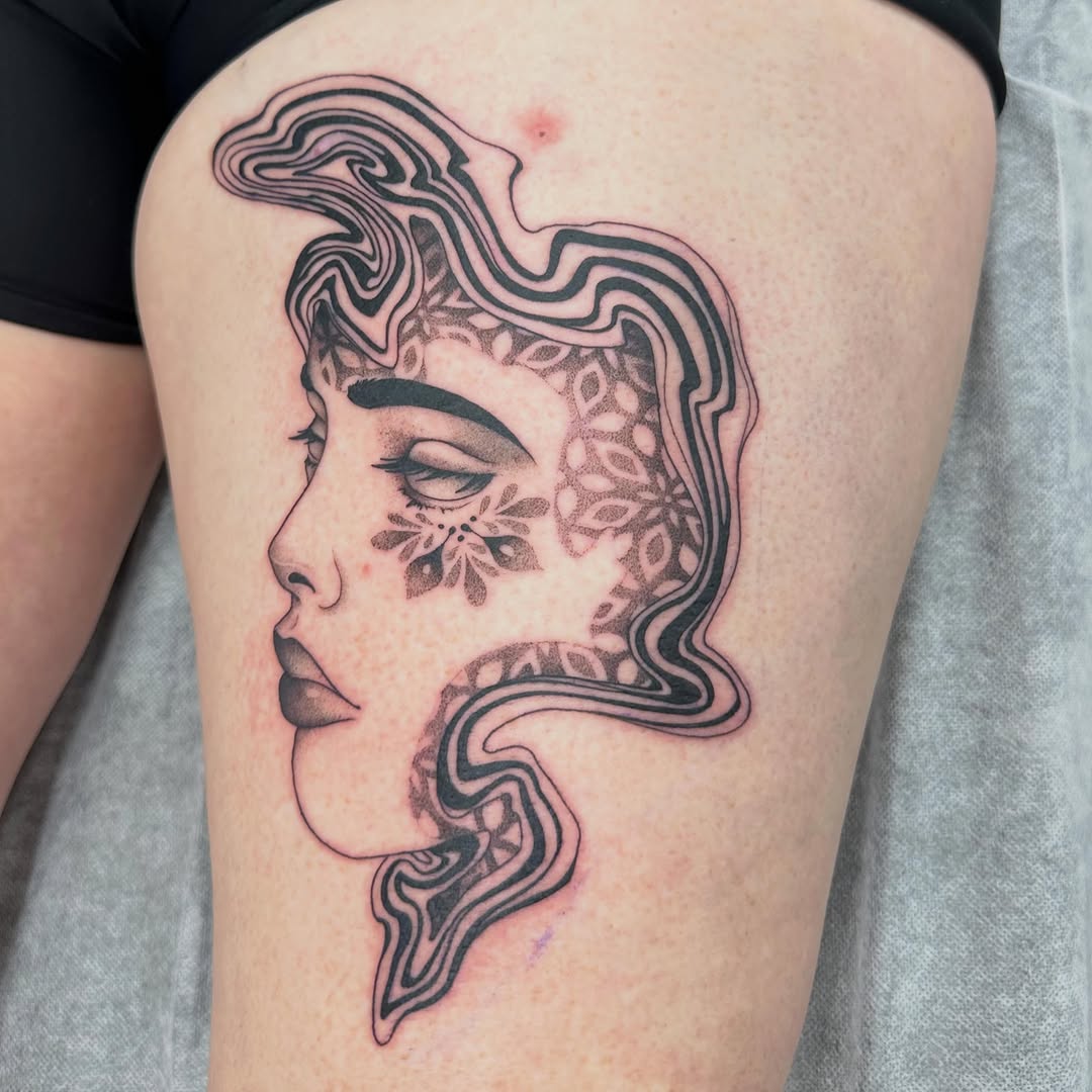 Tattoo by @lynds_tattoo โ blackwork