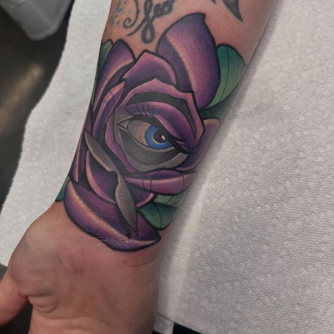 Tattoo by @hood_4_lifetattoos ā neo_traditional, realism