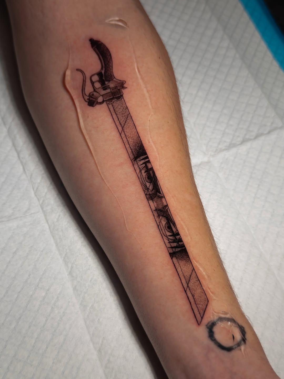 Tattoo by @tracci_king_tattoo — blackwork