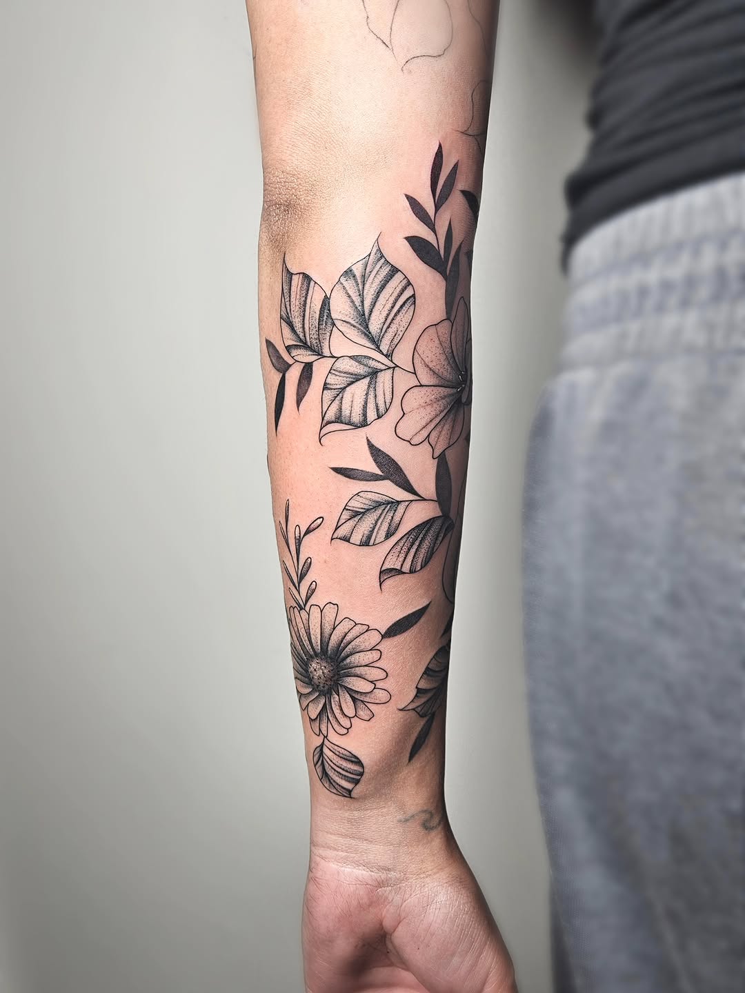 Tattoo by @tattsbytayy — black_and_grey