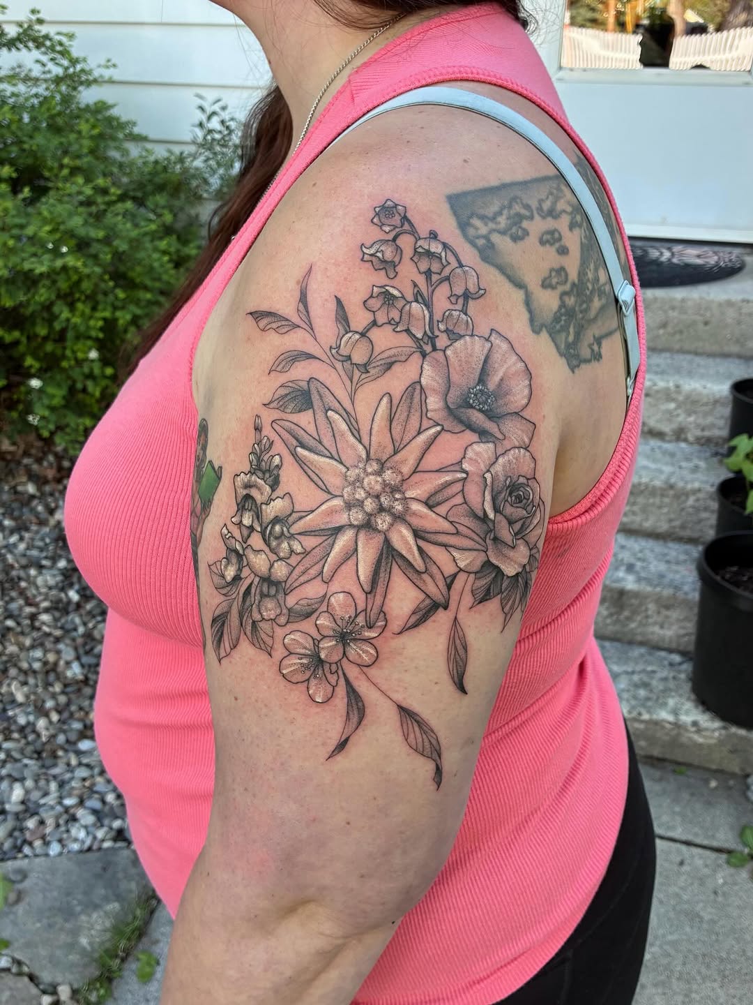 Tattoo by @linzihungerfordtattoos — black_and_grey