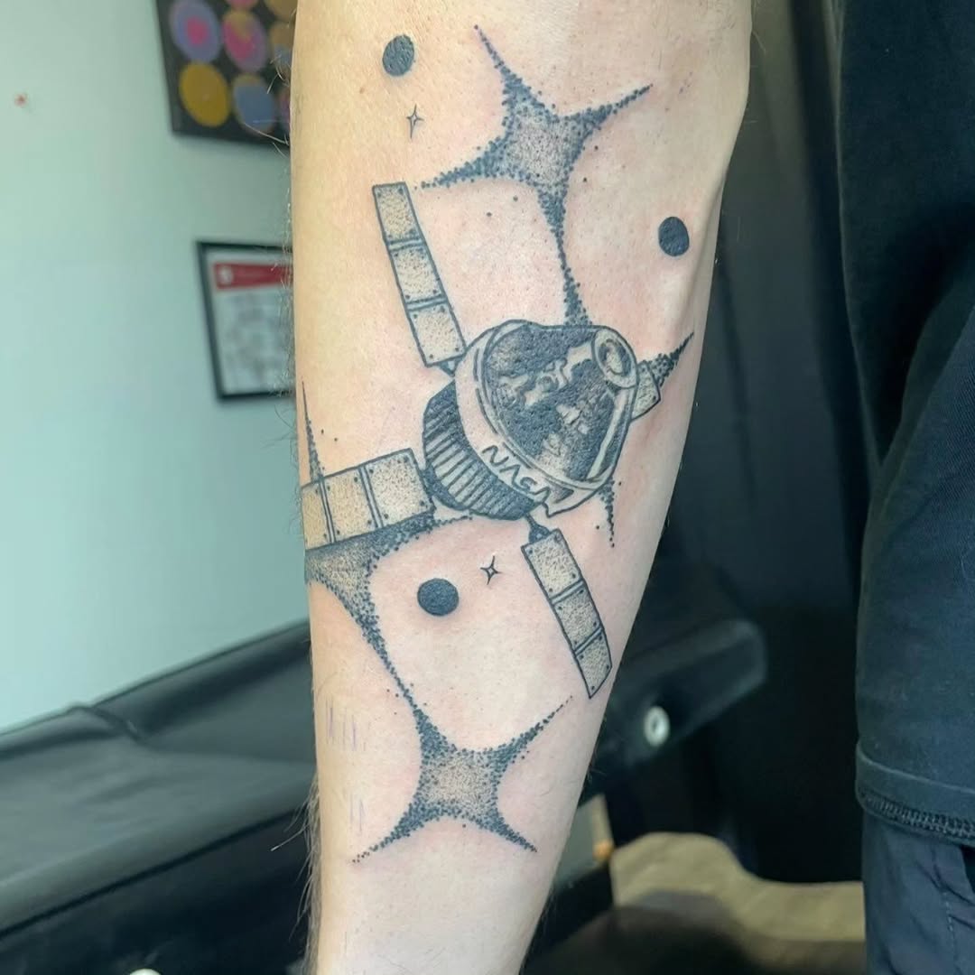 Tattoo by @rinval.ink — black_and_grey, dotwork