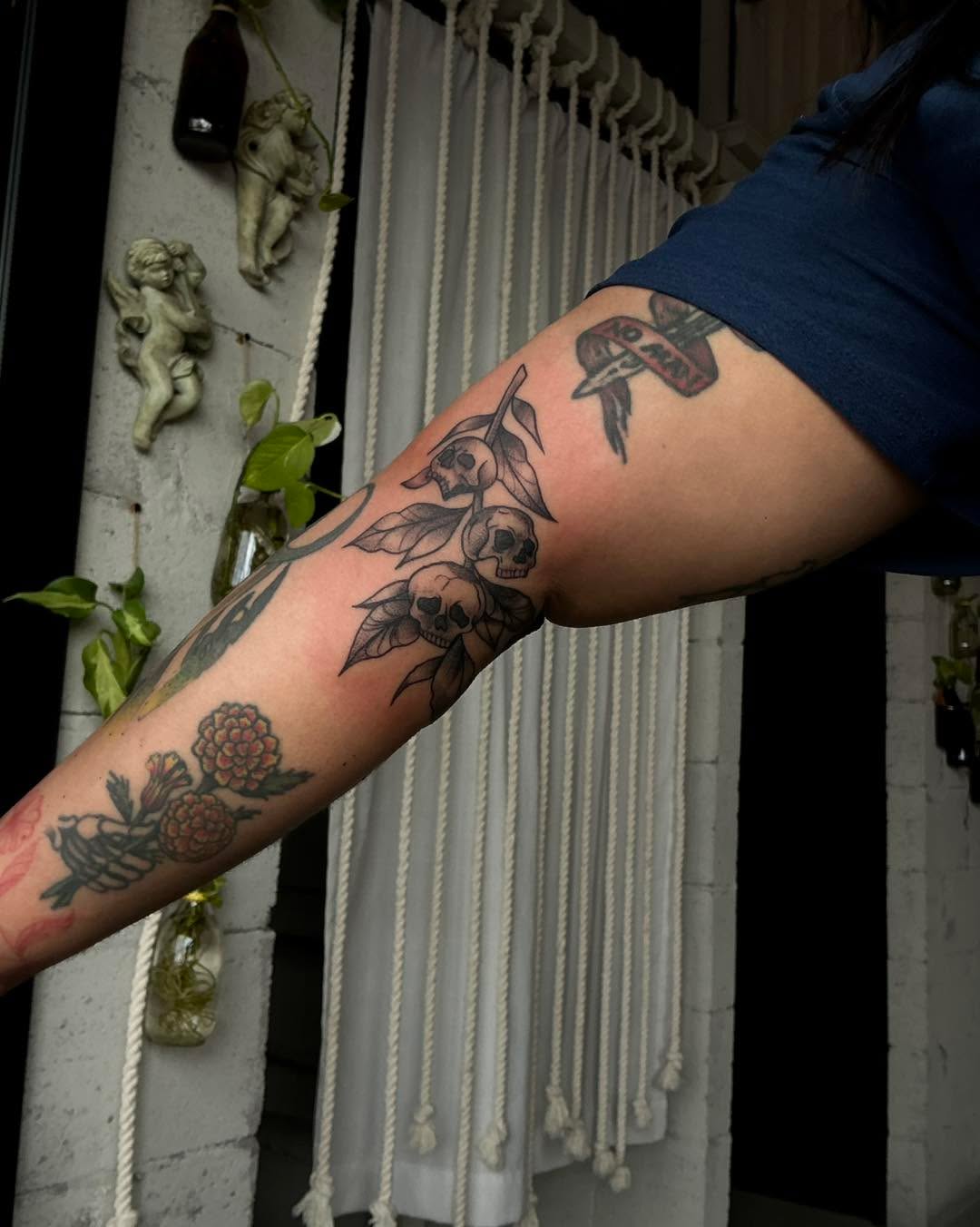 Tattoo by @la_diabhla — black_and_grey, realism