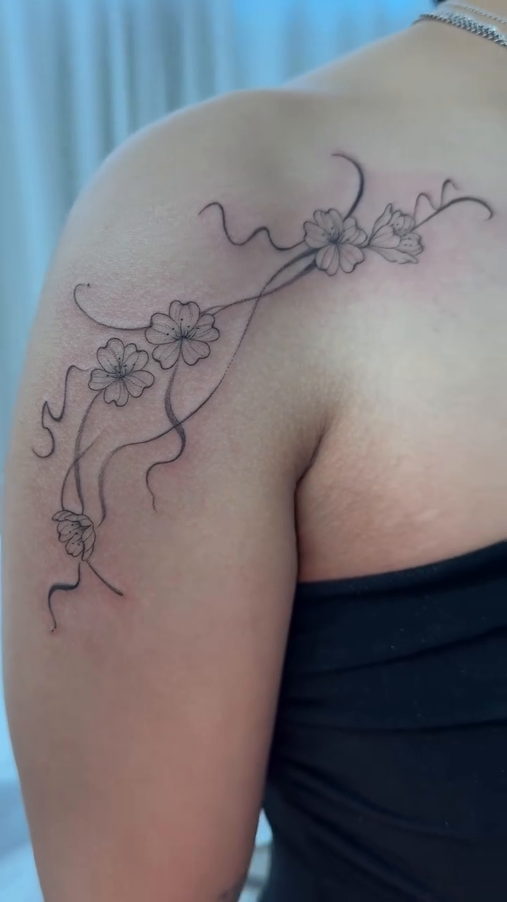 Tattoo by @inkdbyjasmine โ fine_line