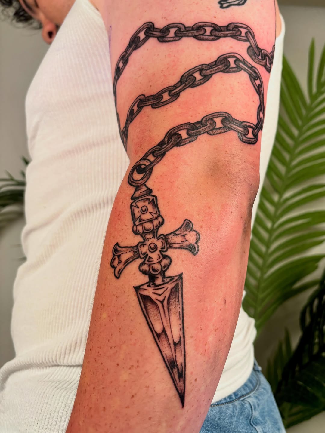 Tattoo by @hoppingfences โ black_and_grey