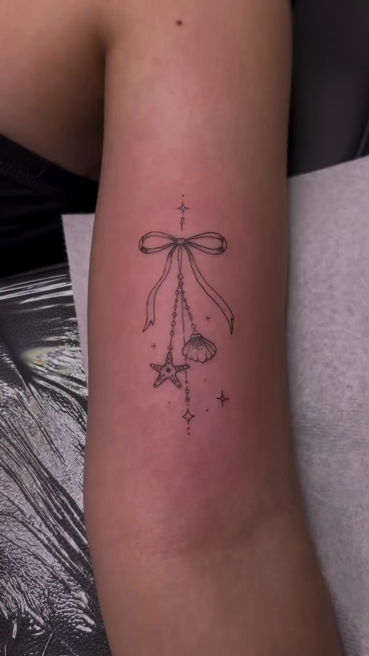 Tattoo by @dazeeinkstudio โ fine_line, illustrative